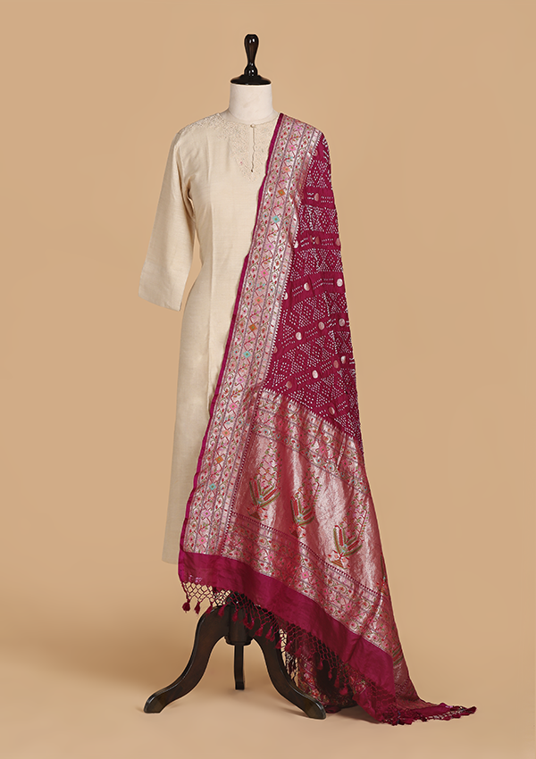 Majenta Butti Bandhani Dupatta in Silk